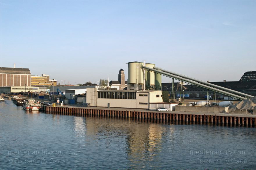 Berlin. Moabit. Westhafen. BEHALA
19. 4. 2005. Berlin. Moabit. Westhafen. BEHALA. Berlin- Spandauer-Schifffahrtskanal
Schlüsselwörter: Berlin;Deutschland;Germany;Moabit;2005;Westhafen