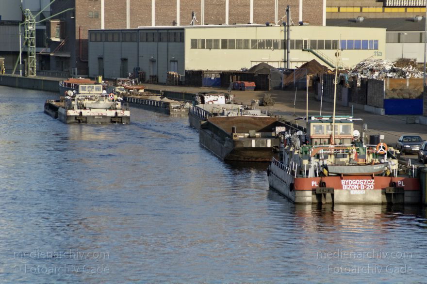 Berlin. Moabit. Westhafen. BEHALA
19. 4. 2005. Berlin. Moabit. Westhafen. Berlin- Spandauer-Schifffahrtskanal. Binnenschiffe
Schlüsselwörter: Berlin;Berlin-Spandauer Schifffahrtskanal;Binnenschiffe;Deutschland;Germany;Moabit;Schiffe;2005;Westhafen