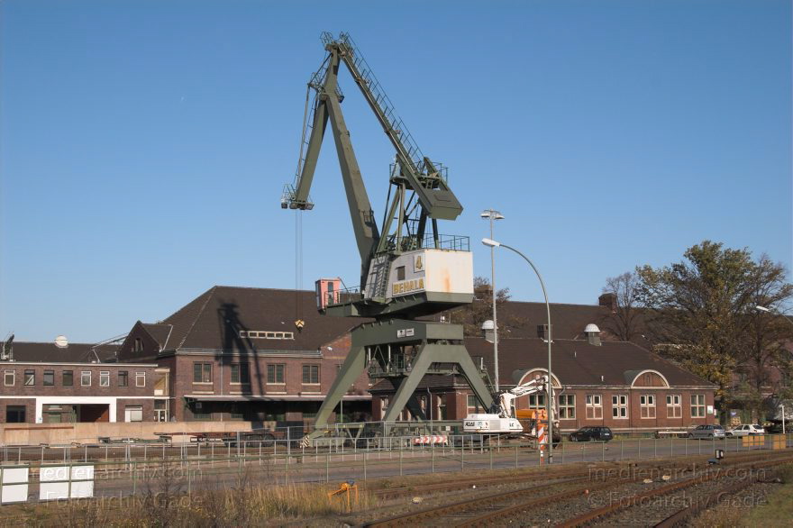 Berlin. Moabit. Westhafen. BEHALA. Kran am Kai. Binnenschiffahrt. Binnenschifffahrt
7. 11. 2005. Berlin. Moabit. Westhafen. BEHALA. Kran am Kai. Binnenschiffahrt. Binnenschifffahrt
Schlüsselwörter: Behala;Berlin;Binnenschiffahrt;Binnenschifffahrt;Deutschland;Germany;Kai;Kran;Moabit;Pier;2005;Westhafen