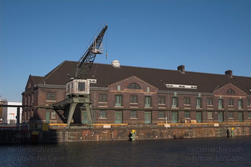 Berlin. Moabit. Westhafen. BEHALA. Binnenschiffahrt
7. 11. 2005. Berlin. Moabit. Westhafen. BEHALA. Binnenschiffahrt
Schlüsselwörter: Behala;Berlin;Binnenschiffahrt;Binnenschifffahrt;Deutschland;Germany;Kran;Moabit;2005;Westhafen