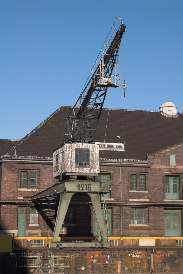 Berlin. Moabit. Westhafen. BEHALA. Binnenschiffahrt
7. 11. 2005. Berlin. Moabit. Westhafen. BEHALA. Binnenschiffahrt
Schlüsselwörter: Behala;Berlin;Binnenschiffahrt;Binnenschifffahrt;Deutschland;Germany;Kran;Moabit;2005;Westhafen