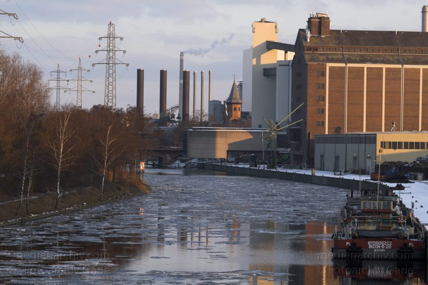 Berlin. Moabit. Westhafen
5. 2. 2006. Berlin. Moabit. Westhafen
Schlüsselwörter: Berlin;Binnenschiffe;Deutschland;Germany;Moabit;Nordufer;Schiffe;Westhafen;2006;Winter