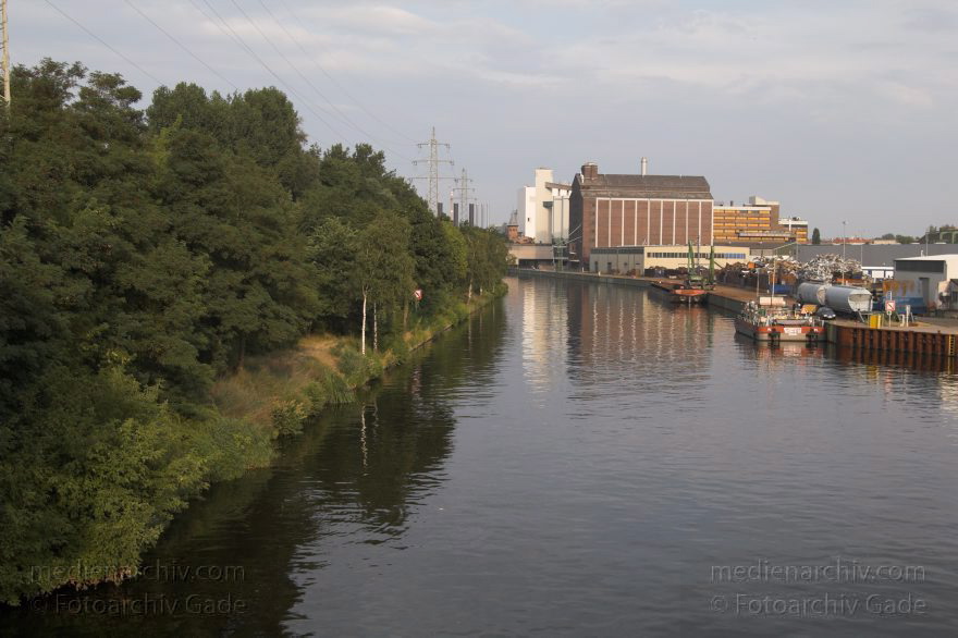 Berlin. Moabit. Westhafen
23. 7. 2006. Berlin. Moabit. Westhafen
Schlüsselwörter: Berlin;Berlin-Spandauer Schifffahrtskanal;Deutschland;Germany;Moabit;2006;Westhafen