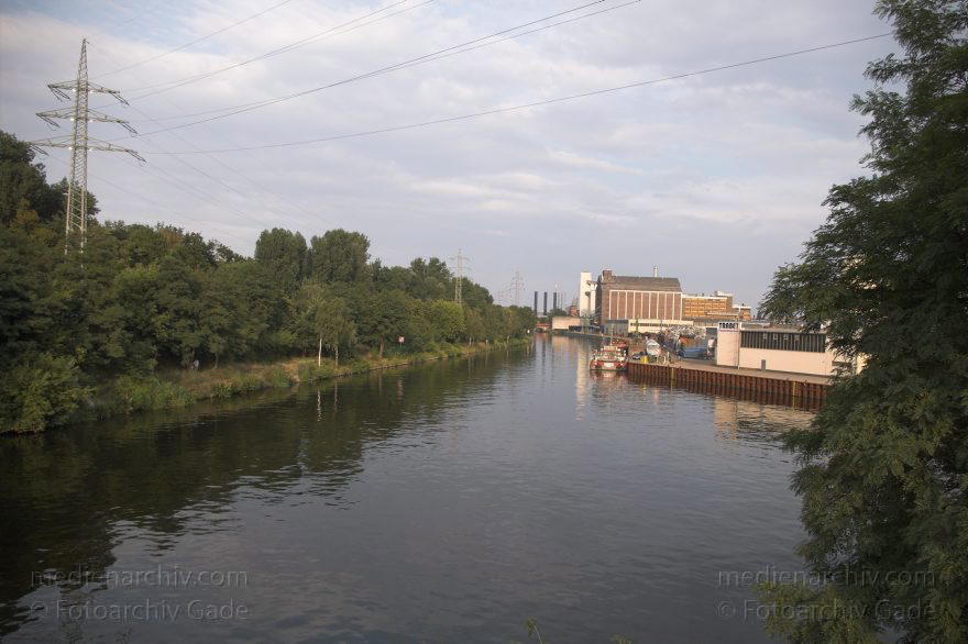 Berlin. Moabit. Westhafen
23. 7. 2006. Berlin. Moabit. Westhafen
Schlüsselwörter: Berlin;Berlin-Spandauer Schifffahrtskanal;Deutschland;Germany;Moabit;2006;Westhafen