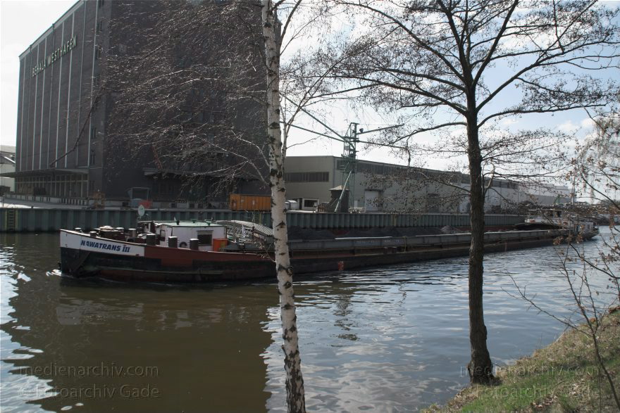 Berlin. Moabit. Westhafen
2. 4. 2010. Berlin. Moabit. Westhafen. Berlin-Spandauer Schifffahrtskanal. Binnenschiff
Schlüsselwörter: Berlin;Berlin-Spandauer Schifffahrtskanal;Binnenschiffe;Deutschland;Germany;Moabit;2010;Westhafen