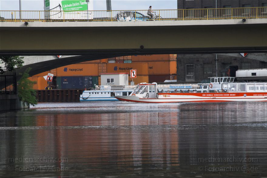 Berlin. Moabit. Westhafen
30. 5. 2010. Berlin. Moabit. Westhafen. Seestraßenbrücke. Ausflugsdampfer. Fahrgastschiff
Schlüsselwörter: Berlin;Binnenschiffe;Deutschland;Germany;Moabit;Schiffe;2010;Westhafen