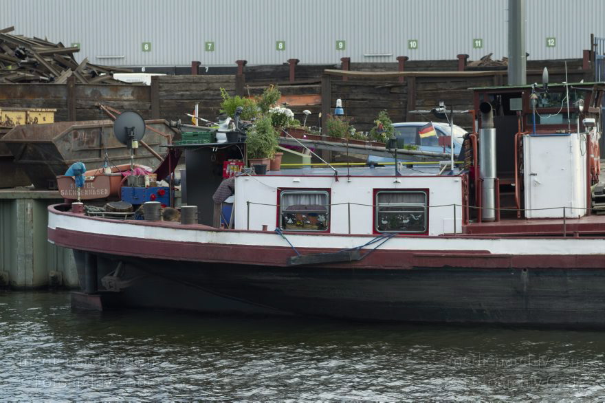 Berlin. Moabit. Westhafen
30. 7. 2010. Berlin. Moabit. Westhafen. Berlin-Spandauer-Schiffahrtskanal. Binnenschiff
Schlüsselwörter: Berlin;Berlin-Spandauer Schifffahrtskanal;Binnenschiffe;Deutschland;Germany;Moabit;Schiffe;2010;Westhafen