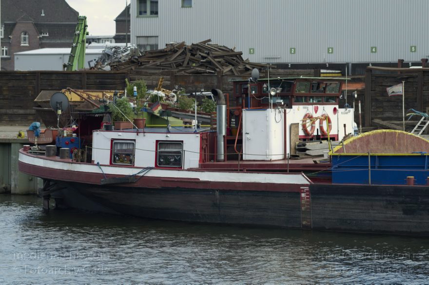 Berlin. Moabit. Westhafen
30. 7. 2010. Berlin. Moabit. Westhafen. Berlin-Spandauer-Schiffahrtskanal. Binnenschiff
Schlüsselwörter: Berlin;Berlin-Spandauer Schifffahrtskanal;Binnenschiffe;Deutschland;Germany;Moabit;Schiffe;2010;Westhafen