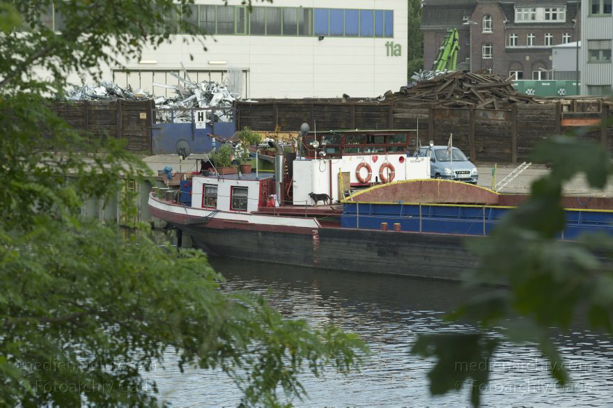 Berlin. Moabit. Westhafen
30. 7. 2010. Berlin. Moabit. Westhafen. Berlin-Spandauer Schifffahrtskanal. Binnenschiff
Schlüsselwörter: Berlin;Berlin-Spandauer Schifffahrtskanal;Binnenschiffe;Deutschland;Germany;Moabit;Schiffe;2010;Westhafen
