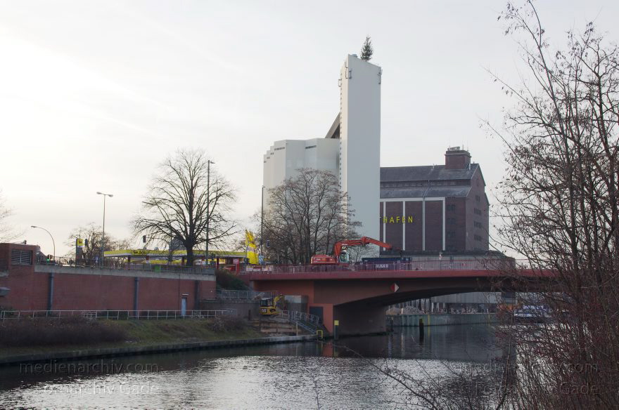 Berlin. Moabit. Föhrer Brücke
11. 12. 2011. Berlin. Moabit. Berlin-Spandauer Schifffahrtskanal. Westhafen. Föhrer Brücke
Schlüsselwörter: Berlin;Deutschland;Föhrer Brücke;Germany;Moabit;2011;Westhafen