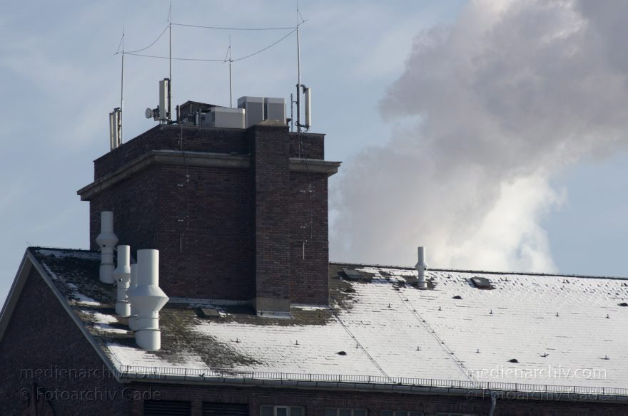 Berlin. Moabit. Westhafen. Winter
8. 2. 2012. Berlin. Moabit. Westhafen. Winter. Schnee auf dem Dach
Schlüsselwörter: Antennen;Berlin;Deutschland;Germany;Moabit;Mobilfunkantennen;Schnee;Westhafen;2012;Winter