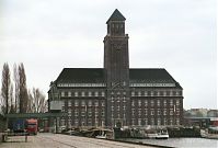 Dateiname=Berlin-Mitte-Moabit-Westhafen-200203-05.jpg
Dateigröße=158KB
Abmessungen: 880x597
hinzugefügt am: 04. Januar 2016 Berlin-Mitte-Moabit-Westhafen-200203-05.jpg