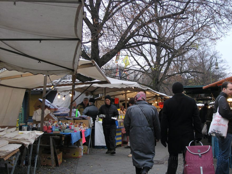 Berlin. Neukölln. Markt am Maybachufer.
30. 11. 2004. Berlin. Neukölln. Markt am Maybachufer.
Schlüsselwörter: Berlin;Deutschland;Germany;Markt;Maybachufer;2004;Neukölln