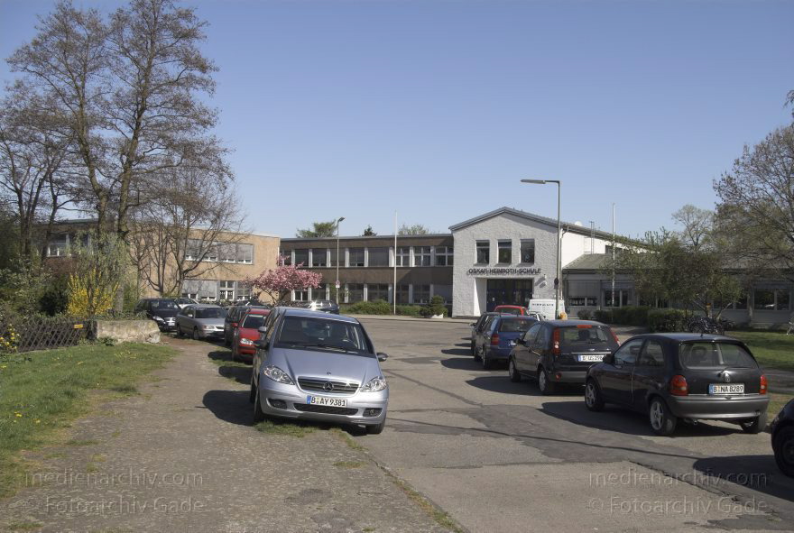 Berlin. Neukölln. Britz. Oskar-Heinroth-Schule
14. 4. 2007. Berlin. Neukölln. Britz. Oskar-Heinroth-Schule
Schlüsselwörter: Berlin;Britz;Deutschland;Germany;Neukölln;2007;Schule