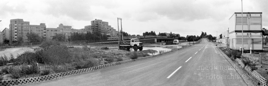 Berlin. Potsdamer Platz
11. 9. 1994. Berlin. Tiergarten. Baustelle Potsdamer Platz. Straße. links: S-Bahn
Schlüsselwörter: Baustelle;Berlin;Deutschland;Germany;Potsdamer Platz;S-Bahn;Straße;1994;Tiergarten