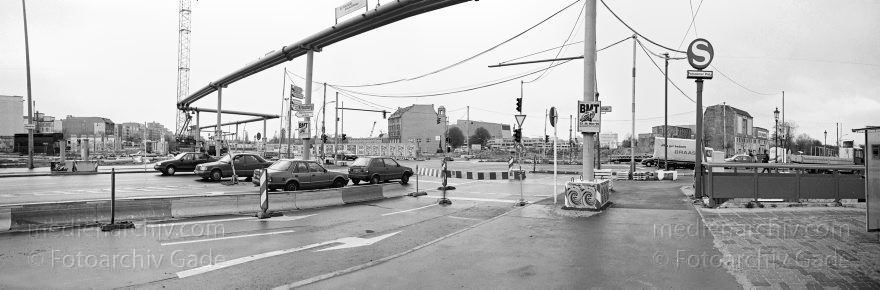 Berlin. Potsdamer Platz
20. 3. 1995. Berlin. Mitte. Tiergarten. Baustelle Potsdamer Platz. S-Bahnhof. Esplanade. Weinhaus Huth. Leipziger Straße
Schlüsselwörter: Baustelle;Berlin;Deutschland;Esplanade;Germany;Potsdamer Platz;S-Bahn;Tiergarten;1995;Weinhaus Huth