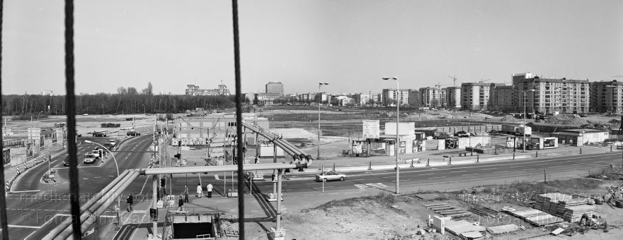Berlin. Potsdamer Platz
Mai 1995. Berlin. Mitte. Tiergarten. Baustelle Potsdamer Platz. Blick zum Reichstag über den ehemaligen Grenzstreifen der Berliner Mauer
Schlüsselwörter: Baustelle;Berlin;Deutschland;Germany;Potsdamer Platz;Reichstag;1995;Tiergarten