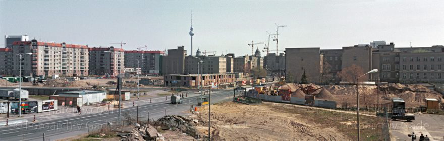 Berlin. Leipziger Straße. Leipziger Platz
Mai 1995. Berlin. Mitte. Tiergarten. Baustelle Potsdamer Platz. Leipziger Straße. Leipziger Platz
Schlüsselwörter: Baustelle;Berlin;Deutschland;Fernsehturm;Germany;Leipziger Platz;Potsdamer Platz;1995;Tiergarten