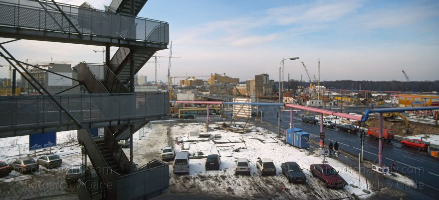 Berlin. Potsdamer Platz. Infobox
März 1996. Berlin. Mitte. Tiergarten. Baustelle Potsdamer Platz. Infobox. Treppe
Schlüsselwörter: Baustelle;Berlin;Deutschland;Germany;Haupstadt;Potsdame Square;Potsdamer Platz;1996;Tiergarten