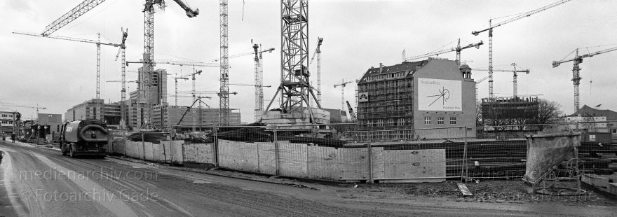 Berlin. Potsdamer Platz. Weinhaus Huth
31. 1. 1997. Berlin. Mitte. Tiergarten. Baustelle Potsdamer Platz. Weinhaus Huth
Schlüsselwörter: Baustelle;Berlin;Deutschland;Germany;Potsdamer Platz;Tiergarten;1997;Weinhaus Huth