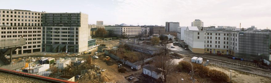 Berlin. Leipziger Platz und Martin-Gropius-Bau
10. 12. 2000. Berlin. Blick von der Infobox zum Leipziger Platz und Martin-Gropius-Bau.
Schlüsselwörter: Berlin;Deutschland;Germany;Leipziger Platz;Martin-Gropius-Bau;2000;Mitte