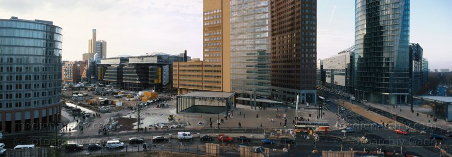 Berlin. Potsdamer Platz
10. 12. 2000. Berlin. Mitte. Tiergarten. Potsdamer Platz
Schlüsselwörter: Berlin;Deutschland;Germany;Potsdamer Platz;2000;Tiergarten