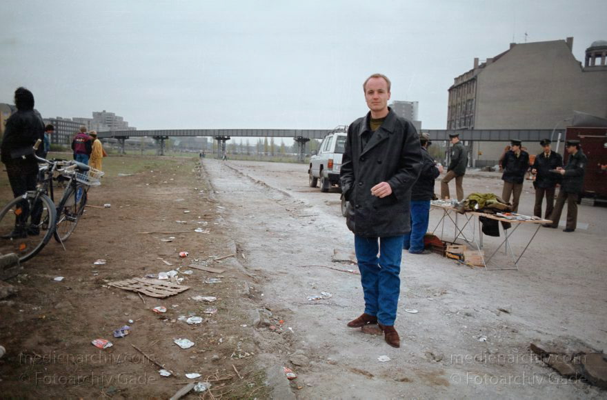 Berlin. Potsdamer Platz. Baustelle
März 1990. Berlin. Mitte. Tiergarten. Potsdamer Platz. Gelände der abgerissenen Berliner Mauer, Grenze der DDR zwischen Ostberlin und Westberlin. Christian Pless
Schlüsselwörter: Berlin;Berliner Mauer;DDR;Deutschland;Germany;Pless, Christian;Potsdamer Platz;Tiergarten;1990;Weinhaus Huth