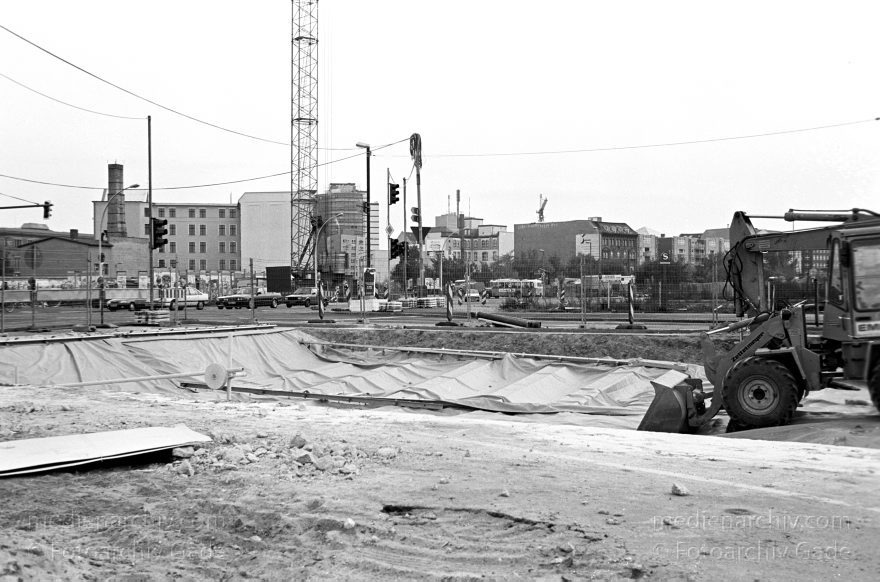 Berlin. Tiergarten. Potsdamer Platz
23. 10. 1994. Berlin. Mitte. Tiergarten. Potsdamer Platz
Schlüsselwörter: Baustelle;Berlin;Berliner Mauer;Deutschland;Germany;Potsdamer Platz;1994;Tiergarten