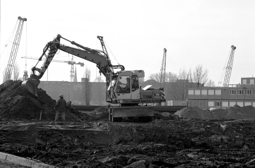 Berlin. Tiergarten. Potsdamer Platz
Januar 1995. Berlin. Mitte. Tiergarten. Potsdamer Platz. Baukran. Bagger
Schlüsselwörter: Bagger;Baukran;Baustelle;Berlin;Deutschland;Germany;Potsdamer Platz;1995;Tiergarten