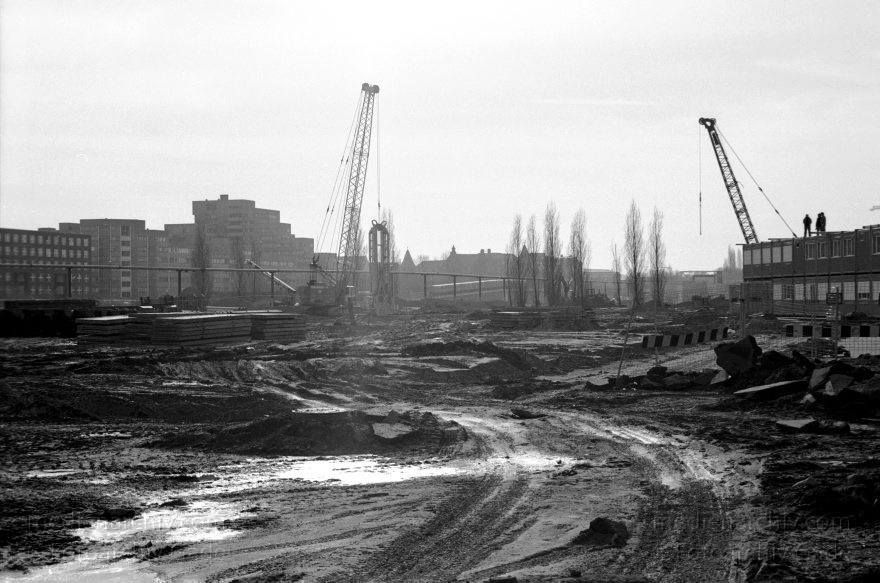 Berlin. Tiergarten. Potsdamer Platz
Januar 1995. Berlin. Mitte. Tiergarten. Potsdamer Platz
Schlüsselwörter: Baustelle;Berlin;Deutschland;Germany;Potsdamer Platz;1995;Tiergarten