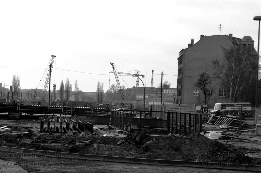 Berlin. Tiergarten. Potsdamer Platz. Weinhaus Huth
Januar 1995. Berlin. Mitte. Tiergarten. Potsdamer Platz
Schlüsselwörter: Baustelle;Berlin;Deutschland;Germany;Potsdamer Platz;1995;Tiergarten