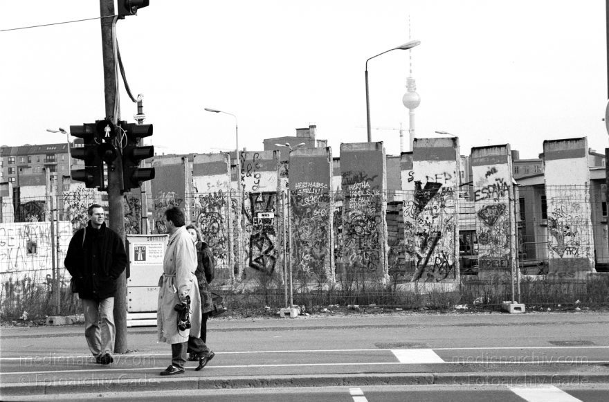 Berlin. Tiergarten. Potsdamer Platz
Januar 1995. Berlin. Mitte. Tiergarten. Potsdamer Platz. Segmente der ehemaligen Berliner Mauer
Schlüsselwörter: Baustelle;Berlin;Berliner Mauer;Deutschland;Germany;Potsdamer Platz;1995;Tiergarten