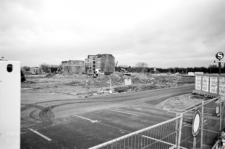 Berlin. Tiergarten. Potsdamer Platz
20. 3. 1995. Berlin. Mitte. Tiergarten. Potsdamer Platz
Schlüsselwörter: Baustelle;Berlin;Deutschland;Germany;Potsdamer Platz;1995;Tiergarten