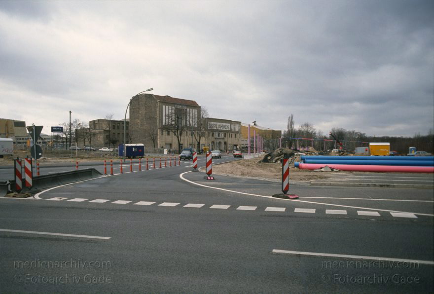 Berlin. Tiergarten. Esplanade
20. 3. 1995. Berlin. Mitte. Tiergarten. Potsdamer Platz. Bautelle. Esplanade
Schlüsselwörter: Berlin;Deutschland;Esplanade;Germany;Potsdamer Platz;1995;Tiergarten