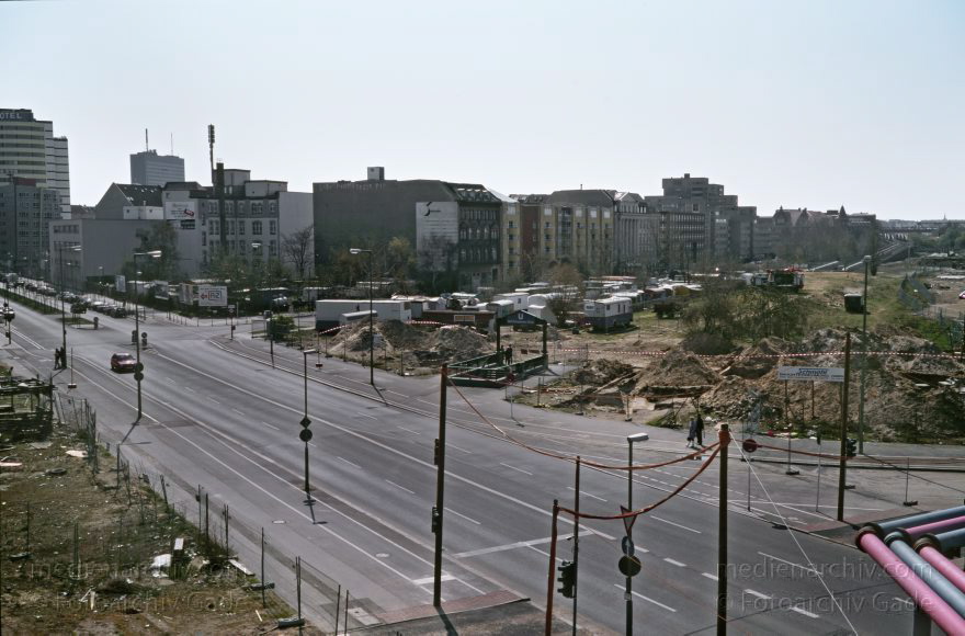 Berlin. Tiergarten. Potsdamer Platz.
Mai 1997. Berlin. Mitte. Tiergarten. Potsdamer Platz.
Schlüsselwörter: 1997;Baustelle;Berlin;Deutschland;Germany;Potsdamer Platz;1995;Tiergarten