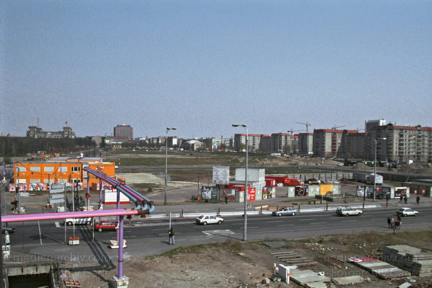 Berlin. Potsdamer Platz. Baustelle
Mai 1995. Berlin. Mitte. Tiergarten. Potsdamer Platz. Baustelle
Schlüsselwörter: Baustelle;Berlin;Deutschland;Germany;Potsdamer Platz;1995;Tiergarten