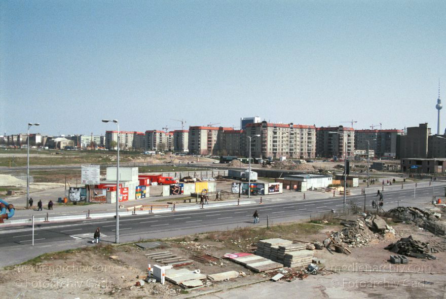 Berlin. Potsdamer Platz. Baustelle
Mai 1995. Berlin. Mitte. Tiergarten. Potsdamer Platz. Baustelle
Schlüsselwörter: Baustelle;Berlin;Deutschland;Germany;Potsdamer Platz;1995;Tiergarten