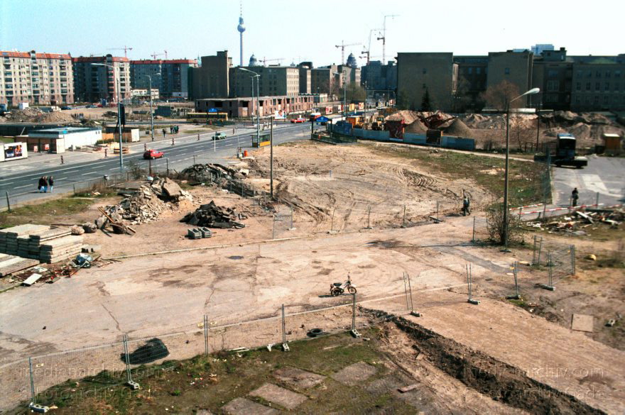 Berlin. Potsdamer Platz. Baustelle
Mai 1995. Berlin. Mitte. Tiergarten. Potsdamer Platz. Baustelle
Schlüsselwörter: Baustelle;Berlin;Deutschland;Germany;Potsdamer Platz;1995;Tiergarten
