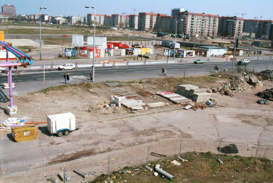 Berlin. Tiergarten. Potsdamer Platz. Baustelle
Mai 1995. Deutschland. Berlin. Mitte. Tiergarten. Potsdamer Platz. Baustelle
Schlüsselwörter: Baustelle;Berlin;Deutschland;Germany;Potsdamer Platz;1995;Tiergarten