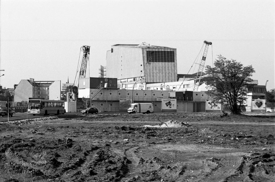 Berlin. Potsdamer Platz. Baustelle
Mai 1995. Berlin. Mitte. Tiergarten. Potsdamer Platz. Baustelle
Schlüsselwörter: Baustelle;Berlin;Deutschland;Germany;Potsdamer Platz;1995;Tiergarten