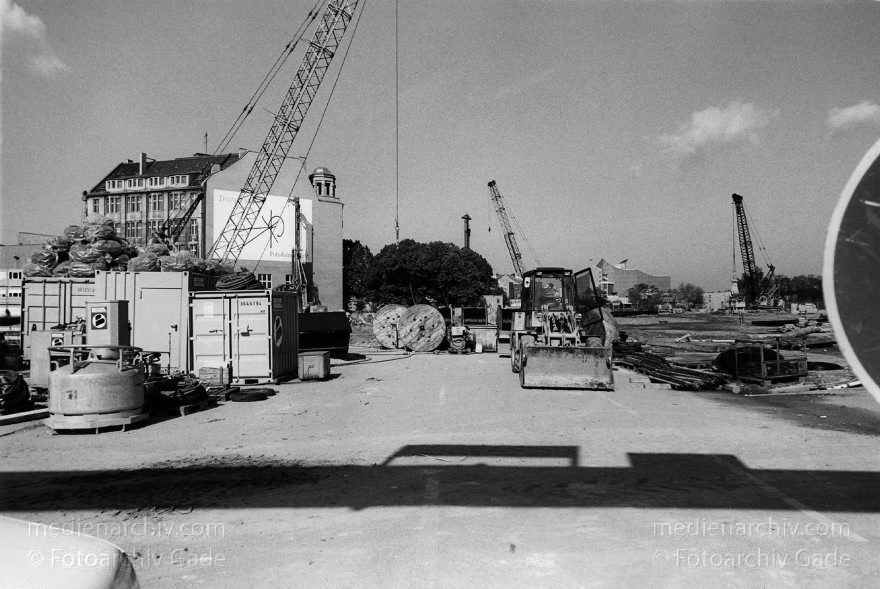 Berlin. Bauarbeiten am Potsdamer Platz. Weinhaus Huth.
Mai 1995. Berlin. Bauarbeiten am Potsdamer Platz. Weinhaus Huth.
Schlüsselwörter: Baustelle;Berlin;Deutschland;Germany;Potsdamer Platz;Tiergarten;1995;Weinhaus Huth
