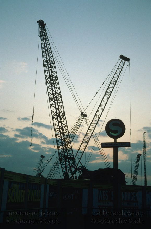 Berlin. Tiergarten. Potsdamer Platz.
Juni 1995. Berlin. Mitte. Tiergarten.Potsdamer Platz.
Schlüsselwörter: Baustelle;Berlin;Deutschland;Germany;Potsdamer Platz;1995;Tiergarten
