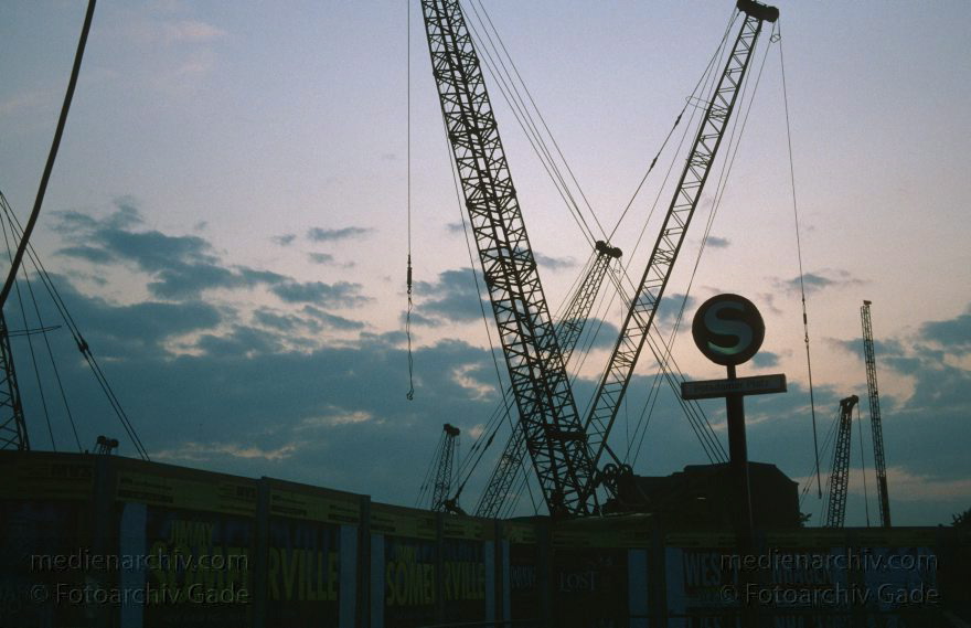 Berlin. Tiergarten. Potsdamer Platz.
Juni 1995. Berlin. Mitte. Tiergarten.Potsdamer Platz.
Schlüsselwörter: Baustelle;Berlin;Deutschland;Germany;Potsdamer Platz;1995;Tiergarten