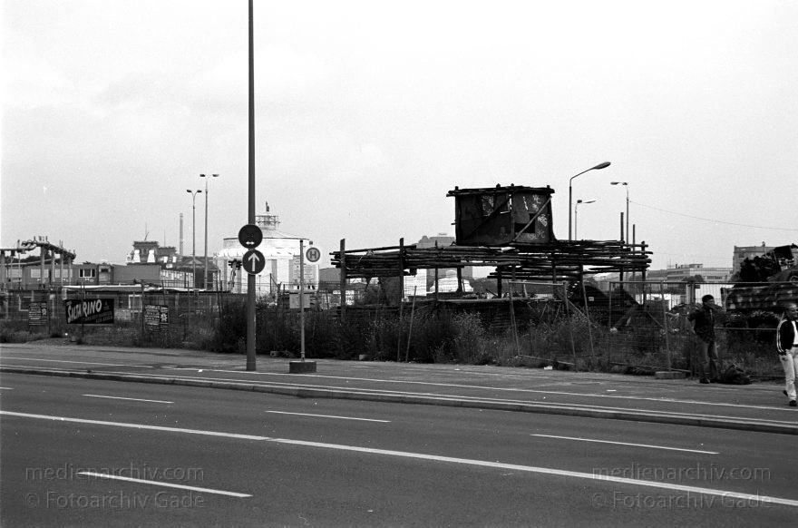 Berlin. Tiergarten. Potsdamer Platz. Baustelle
Juni 1995. Deutschland. Berlin. Mitte. Tiergarten. Potsdamer Platz. Baustelle
Schlüsselwörter: Berlin;Deutschland;Germany;Potsdamer Platz;1995;Tiergarten