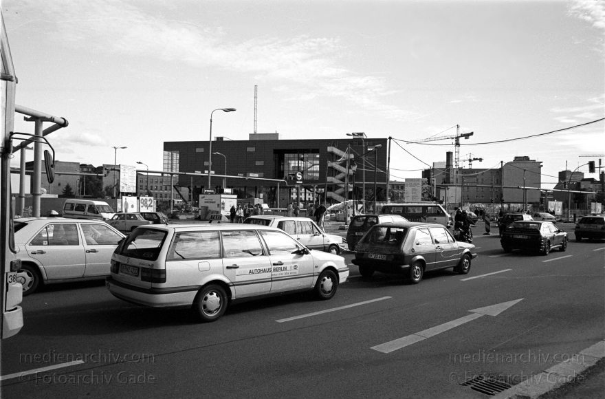 Berlin. Potsdamer Platz. Baustelle
September 1995. Berlin. Mitte. Tiergarten. Potsdamer Platz. Baustelle
Schlüsselwörter: Baustelle;Berlin;Deutschland;Germany;Potsdamer Platz;1995;Tiergarten