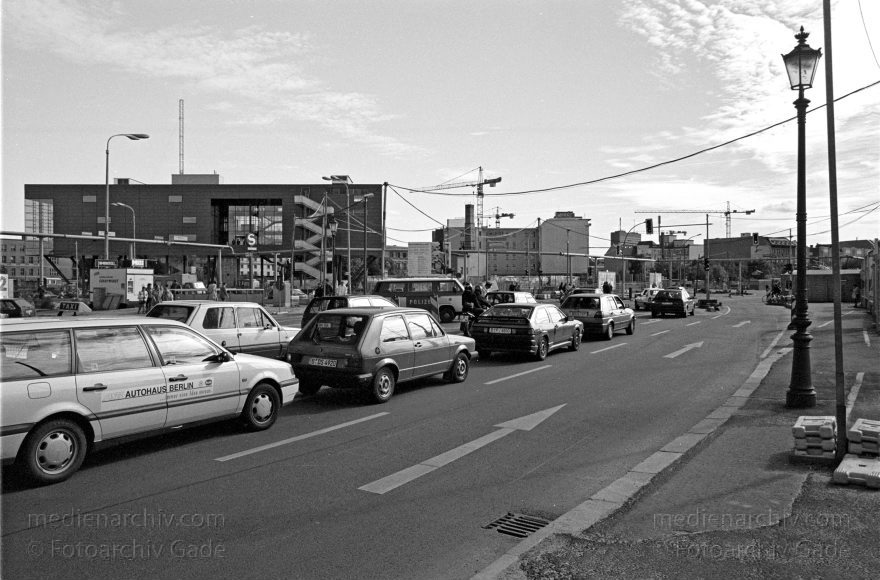 Berlin. Potsdamer Platz. Baustelle
September 1995. Berlin. Mitte. Tiergarten. Potsdamer Platz. Baustelle
Schlüsselwörter: Baustelle;Berlin;Deutschland;Germany;Potsdamer Platz;1995;Tiergarten