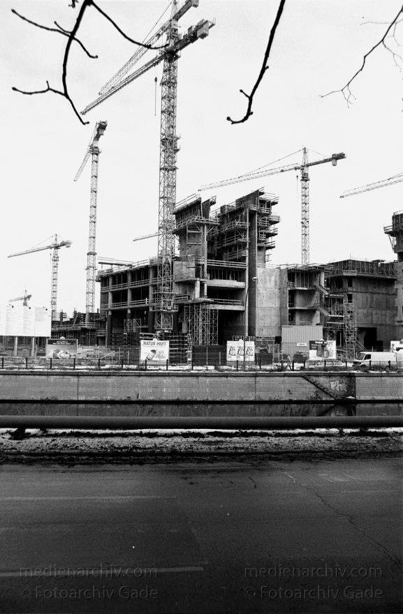 Berlin. Potsdamer Platz. Baustelle
1996. Berlin. Mitte. Tiergarten. Potsdamer Platz. Baustelle
Schlüsselwörter: Baustelle;Berlin;Debis-Haus;Deutschland;Germany;Potsdamer Platz;1996;Tiergarten