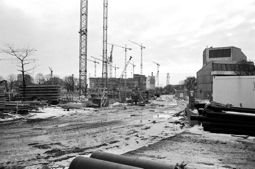 Berlin. Potsdamer Platz. Baustelle
1996. Berlin. Mitte. Tiergarten. Potsdamer Platz. Baustelle
Schlüsselwörter: Baustelle;Berlin;Deutschland;Germany;Potsdamer Platz;1996;Tiergarten