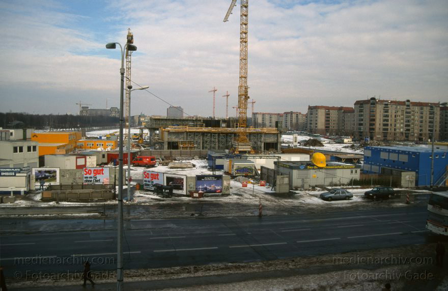 Berlin. Potsdamer Platz. Baustelle
1996. Berlin. Mitte. Tiergarten. Potsdamer Platz. Baustelle
Schlüsselwörter: Berlin;Deutschland;Germany;Potsdamer Platz;1996;Tiergarten