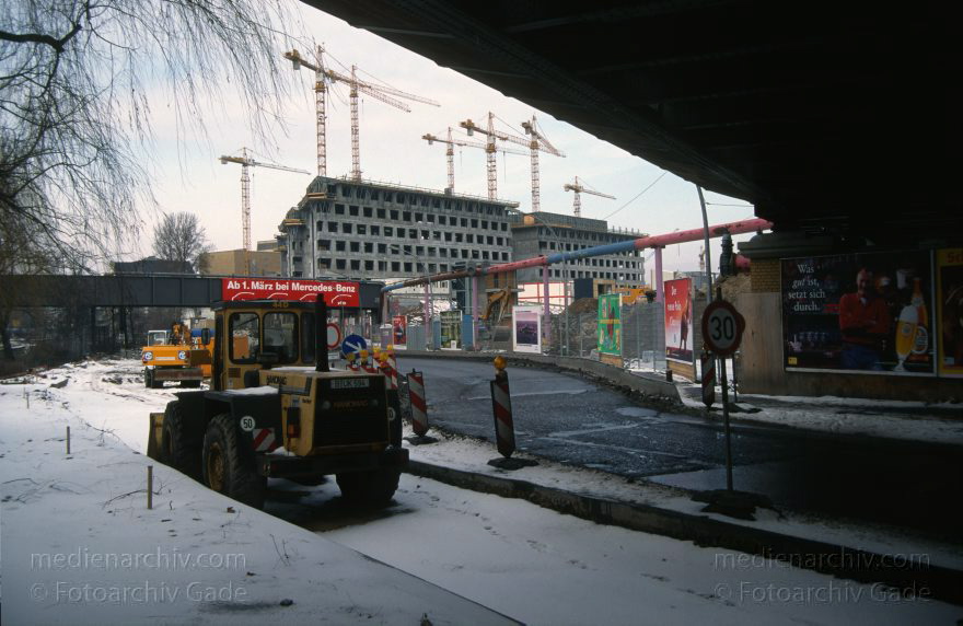Berlin. Potsdamer Platz. Baustelle
1996. Berlin. Mitte. Tiergarten. Potsdamer Platz. Baustelle
Schlüsselwörter: Baustelle;Berlin;Deutschland;Germany;Potsdamer Platz;1996;Tiergarten